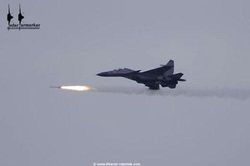 'Su-30 phát hiện J-20 cách xa 100km'