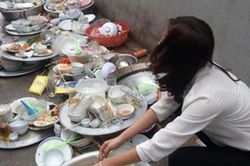 Bị yêu cầu rửa 20 mâm chén trong ngày ra mắt nhà người yêu, cô gái hành động gây 'choáng' cộng đồng mạng