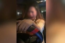 Clip: Nữ tài xế gào rú trong buồng lái, livestream đòi đâm bất cứ ai cản đường