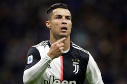 Ronaldo nói gì sau cú bật nhảy 2,56 m để ghi bàn
