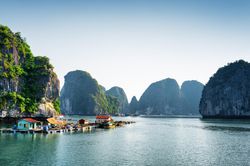 Quảng Ninh lấy dịch vụ làm trọng để phát triển du lịch
