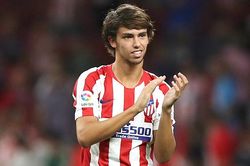 Atletico: Joao Felix, phía trước là huyền thoại