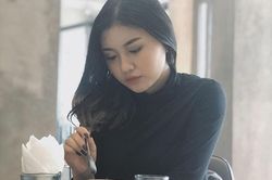 Cận nhan sắc của cô gái Á khôi tố thủ môn Văn Toản bắt cá hai tay