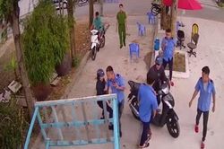 Công an điều tra nhóm người 'lạ' xăm mình, lập chốt trước cửa nhà dân
