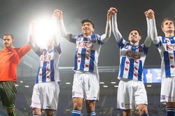 Báo Hà Lan: 'HLV CLB Heerenveen dùng Văn Hậu vì tài trợ'