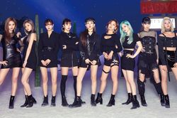 Tiếp tục cán mốc triệu bản, tổng lượng album tiêu thụ trong sự nghiệp của Twice đạt con số 'vạn người mê'