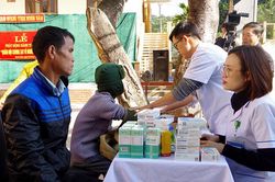 Tình cảm, trách nhiệm với người nghèo