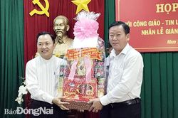 Nhơn Trạch gặp gỡ chức sắc đạo Công giáo, Tin lành nhân lễ Giáng sinh 2019