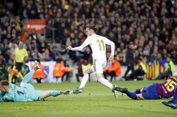 Phung phí cơ hội, Real Madrid chia điểm tiếc nuối với Barcelona