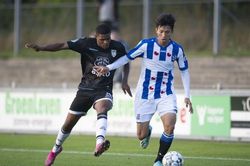 Cống hiến hết mình cho U22 Việt Nam, giờ là lúc Văn Hậu cần ở lại Heerenveen
