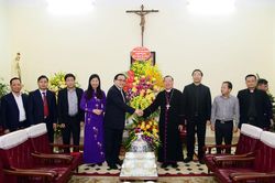Bí thư Thành ủy Hà Nội chúc mừng Giáng sinh Tòa Tổng giám mục Hà Nội