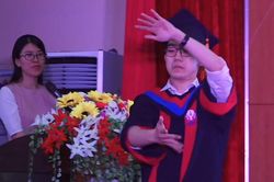 Những cách ăn mừng tốt nghiệp độc đáo của sinh viên
