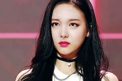 TWICE được cảnh sát bảo vệ vì bị kẻ theo dõi Nayeon quấy rầy