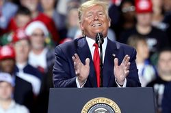 Tổng thống Trump chính thức bị luận tội