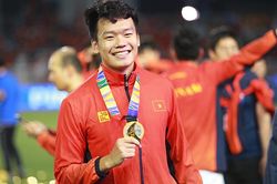 Cầu thủ U23 Việt Nam 'phản đòn yếu ớt' trước trò đùa của lứa đàn anh