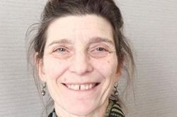 Elena Ferrante và nghi án văn chương lớn nhất đầu thế kỷ XXI