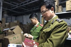 Tịch thu hàng chục tấn thiết bị y tế và đồ dùng trẻ em nghi giả xuất xứ