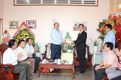 Chủ tịch UBND tỉnh Nguyễn Thanh Bình thăm, chúc mừng Giáng sinh tại Hội thánh Tin lành Núi Sập