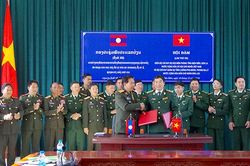 Bộ đội Biên phòng tỉnh Ðiện Biên và Sơn La hội đàm với Bộ CHQS tỉnh Phoong Sa Ly và Luông Pha Băng (CHDCND Lào)