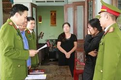 Nữ quái làm giả sổ đỏ, giấy đăng ký xe để chiếm đoạt tài sản