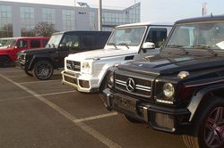 Dân chơi thuê trực thăng thả Mercedes xuống đất