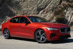 Toàn bộ xe Volvo S60 và V60 có thể bị 'bung cửa' khi đang di chuyển
