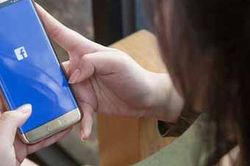 Con ốm nhập viện, vợ không nói gì chỉ chụp ảnh đăng Facebook than vãn