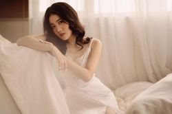 Bạn gái Văn Hậu, vợ sắp cưới Văn Đức chuộng phong cách gợi cảm