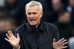 Mourinho vô cảm trong ngày tái ngộ cố nhân Chelsea và Lampard