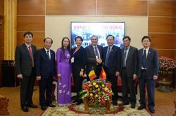 Lãnh đạo UBND tỉnh Lâm Đồng tiếp xã giao đoàn Đại sứ, Lãnh sự các nước dự Festival Hoa Đà Lạt