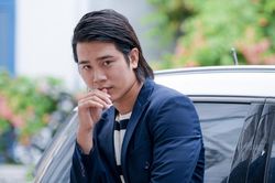 Dũng 'Mắt biếc' vẫn đi chụp hình, quay quảng cáo để kiếm thêm thu nhập