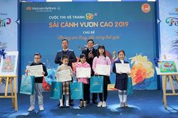 Trao giải và triển lãm tranh cuộc thi 'Sải cánh vươn cao'