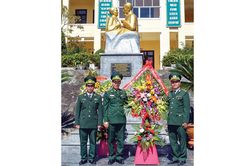 Khánh thành tượng đài Bác Hồ với chiến sĩ biên phòng