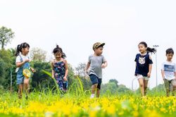 Con nhà người ta