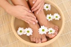 Ngâm chân nước nóng: Cực tốt và cực độc, biết mà tránh kẻo tàn phế