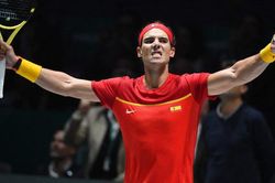 Rafael Nadal nhận giải thưởng Tay vợt xuất sắc nhất năm của ITF