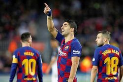 Barcelona: Suarez, 32 tuổi vẫn săn bàn tốt