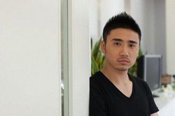 Trước khi bị đẩy vào phòng sinh mổ, vợ tôi ú ớ đưa ra mảnh giấy với những nét chữ nguệch ngoạc nhưng đọc xong, cả nhà lặng người đi vì đau đớn