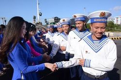 Mang mùa xuân ra Trường Sa