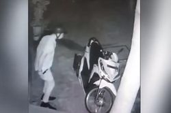 Phát khiếp với thanh niên bảnh bao thản nhiên 'đi nặng' giữa đường