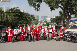 Ông già Noel cưỡi môtô 'khủng' tặng quà cho bệnh nhi ung thư