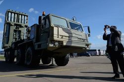 Quân đội Nga tiếp nhận hệ thống tên lửa S-350 Vityaz đầu tiên