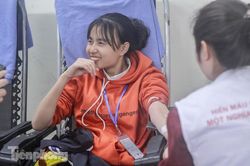 Sôi nổi hiến máu Chủ nhật Đỏ ở trường ĐH Kinh tế Kỹ thuật Công nghiệp