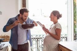 Chồng kêu cứu mong hội chị em gỡ rối vì bị vợ bầu 'cháo hành'