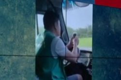 Đình chỉ lái xe buýt vừa điều khiển vô lăng bằng khuỷu tay vừa dùng điện thoại
