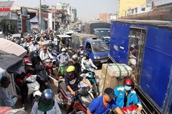 Ùn tắc giao thông nghiêm trọng qua khu vực thi công cầu Bưng