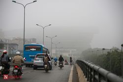 Chùm ảnh: Hà Nội 'hóa' Sa Pa, thành phố chìm ngập trong biển sương mù