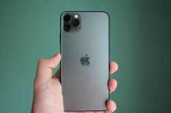 Barcelona tặng mỗi cầu thủ một chiếc iPhone 11 Pro Max