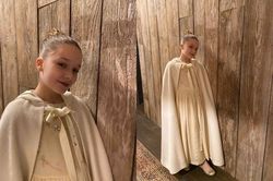 Váy công chúa của Harper Beckham mặc trước thềm Giáng sinh thu hút sự chú ý