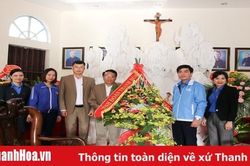 Tỉnh đoàn Thanh Hóa thăm, tặng quà các gia đình giáo dân có hoàn cảnh khó khăn